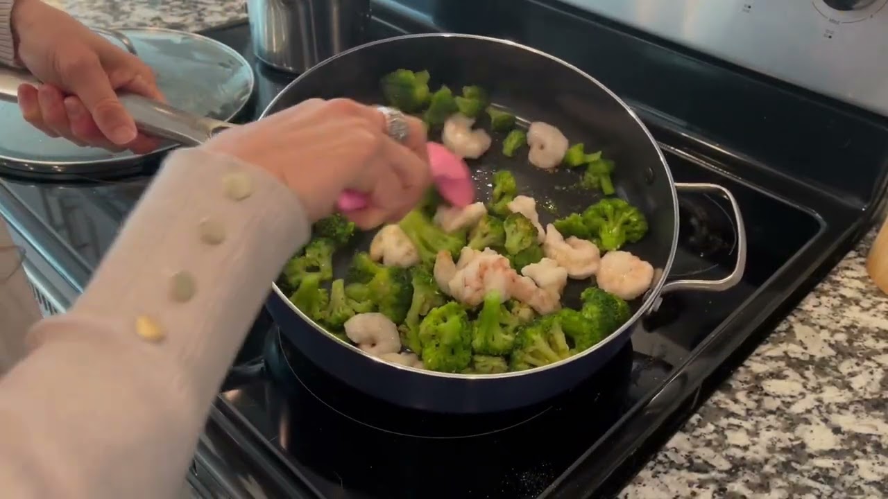 Blue Diamond 5QT Saute Pan Jumbo Cooker Skillet with Helper Handle and Lid Review