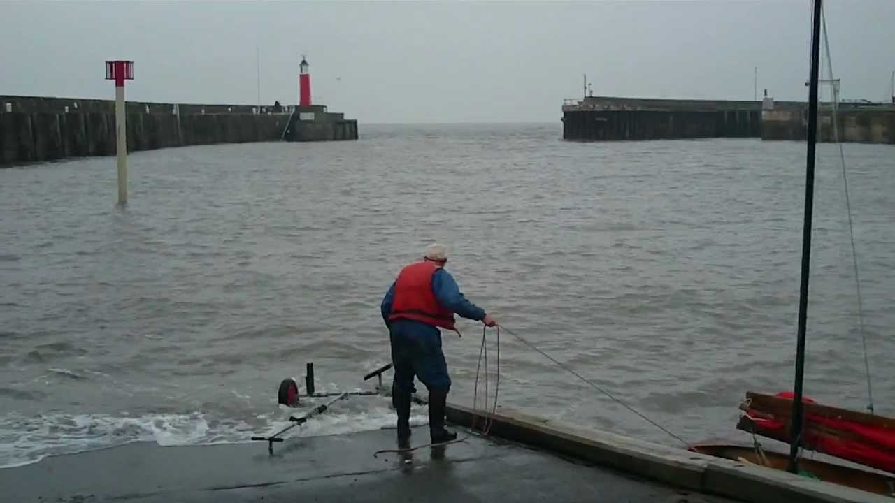 Ancient Mariner sails Junk Rigged Mirror Dingy in Watchet Harbour