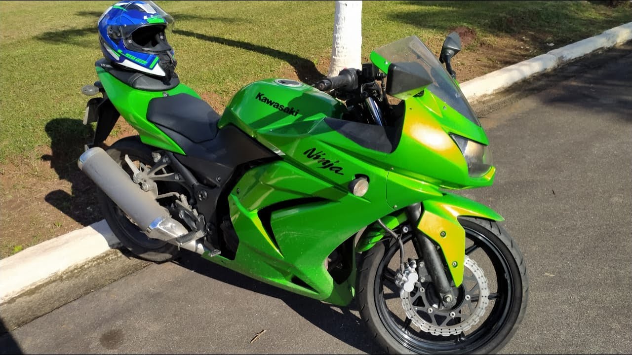 COMPREI UMA NINJA 250 R - TIRANDO ELA DA LOJA