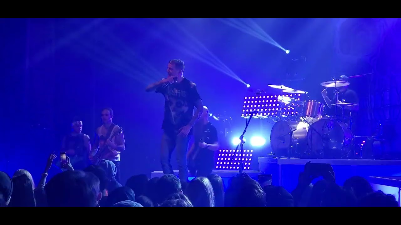 Atreyu - The Theft - Live