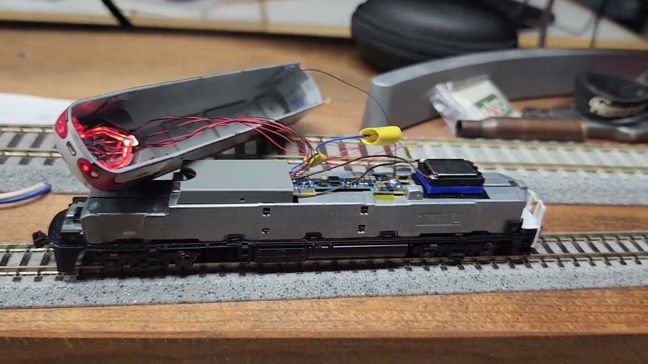 Kato N scale Kobo MP36 Caltrain ESU LokSound install