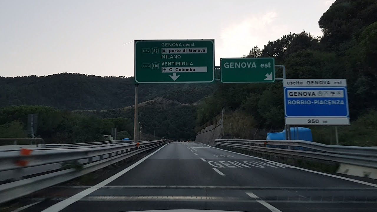Italia - Genova. E-80 A-7 Autostrada dei Giovi, Bolzaneto, Ronco Scrivia, Area Servizio Giovi Est.