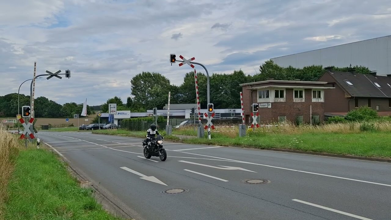EisebunnKräizgang  Bahnübergang+ Stellwerk Reken im Westlichen Münsterland 12.7.2025