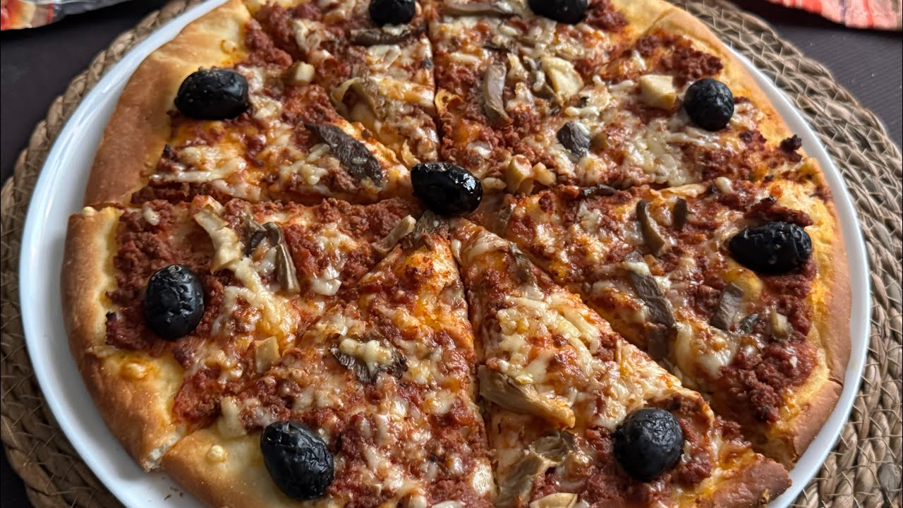 بيتزا تخطف العقل 🍕🤯 لحم مفروم وفطر بصلصة طماطم أسطورية