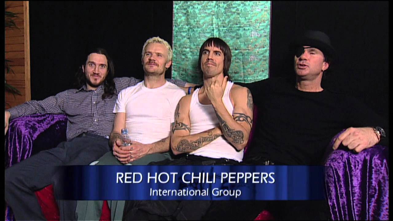 Red Hot Chilli Peppers win International Group presented by Denise Van Outen | 2003