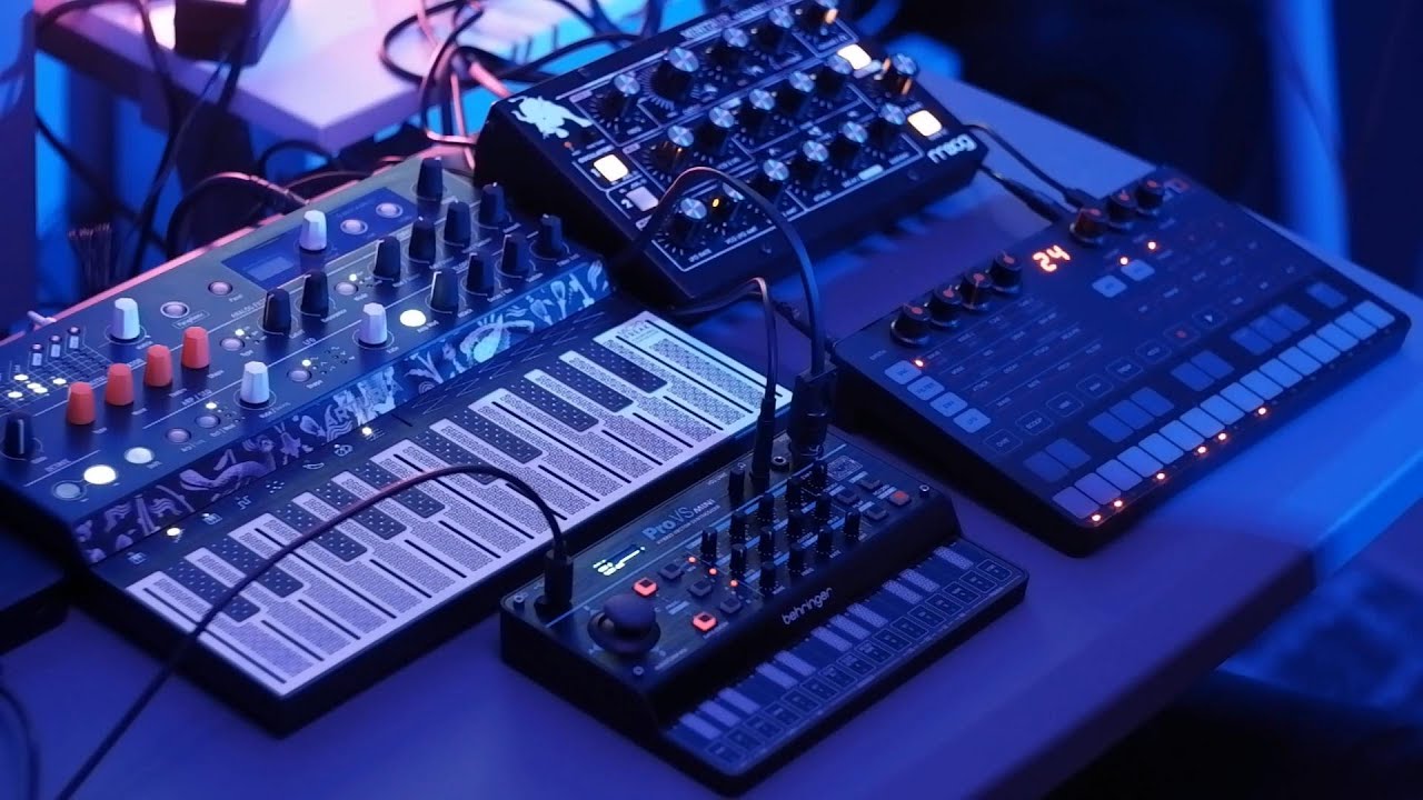 Pro VS Mini / Minitaur / Microfreak / Uno Synth - Synthpop Demo