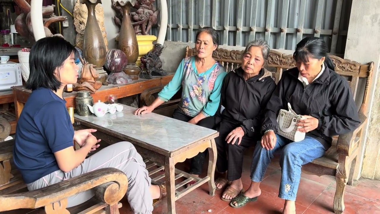 Con tôi không phải mớ rau mà mua bán.tôi cảm các bà đen nhà tôi làm phiền.ba mụ hớ mặt ra về 