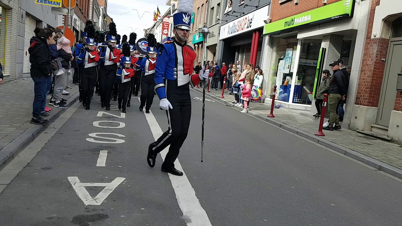 Non Non rien à changé..!! La Vaillante Show & Marching Band a Auvelais