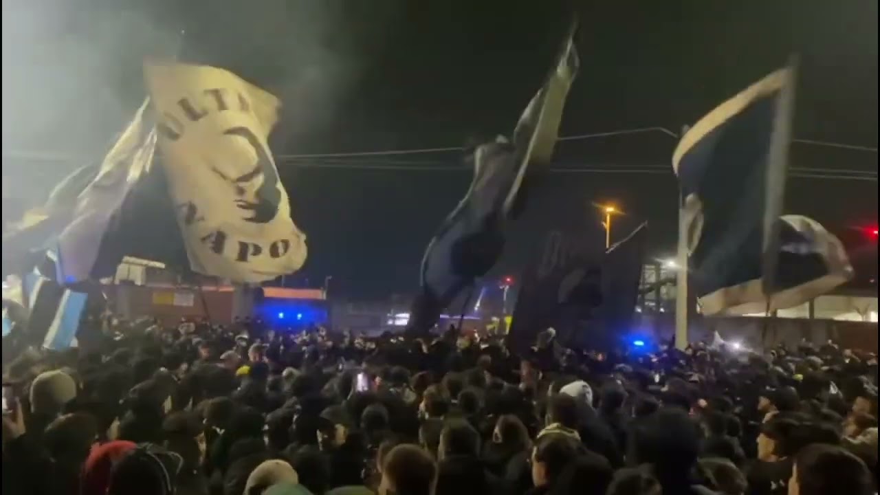 Atalanta-Napoli 2-3: tifosi azzurri in delirio aspettano la squadra all’aeroporto di Capodichino