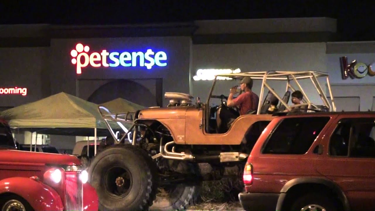 Two bad azz jeeps and one gorgeous square back cruisin the coast 2014