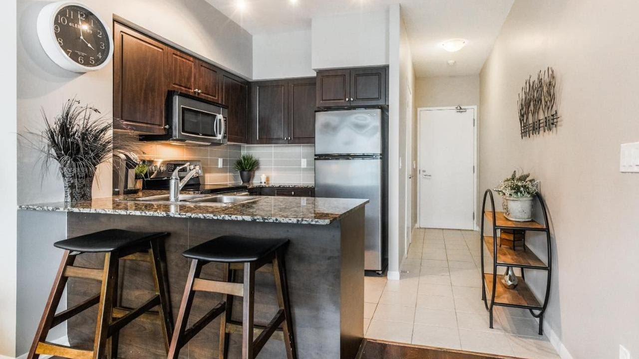 Gorgeous Downtown Oasis with Lake Views & Parking!, Toronto, Canada