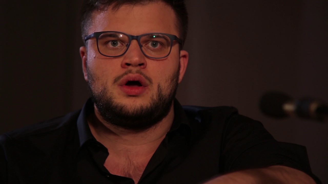 Bartek Miler performs 