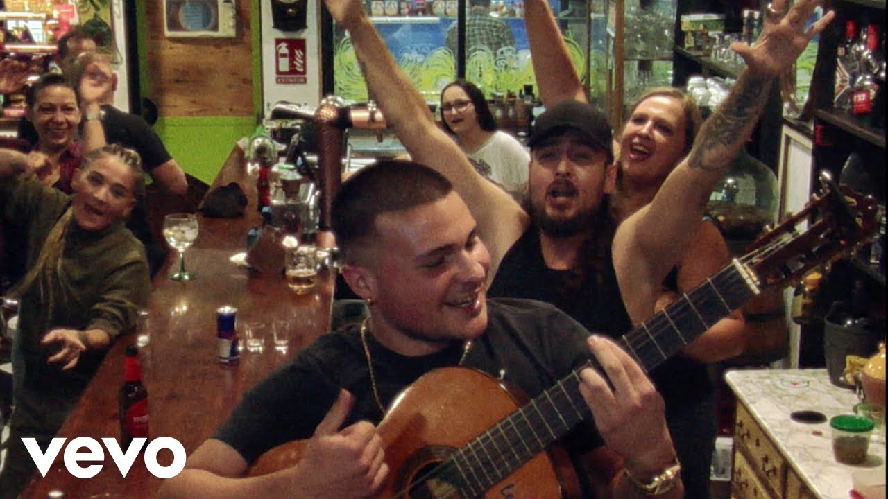 Los Cierra Bares - el bar de la esquina (Official)