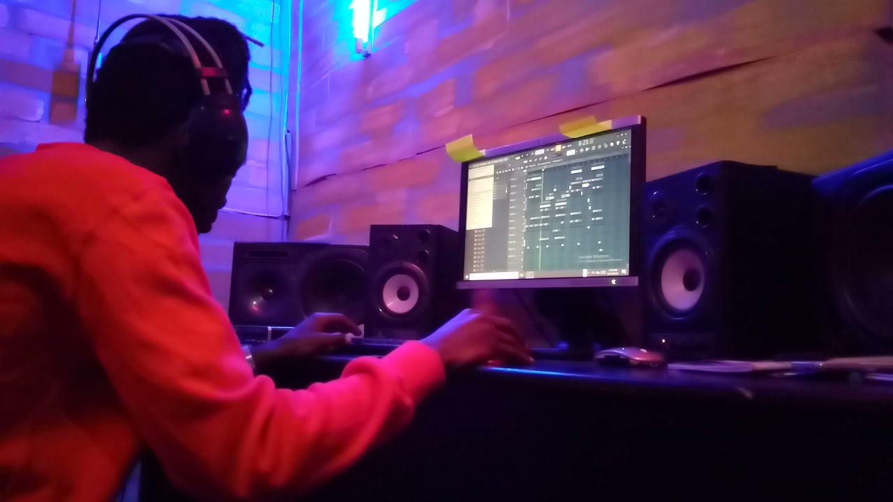 Kingpheezle creating Drill beat sample for Money Heist (Bella Ciao)