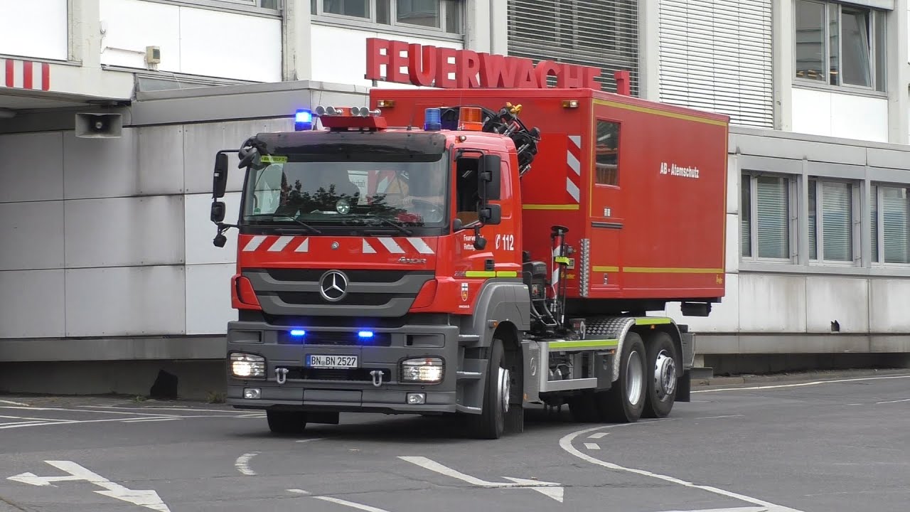 Großeinsatz (Werk) Feuerwehr Bonn - Feuerwehr Bonn auf Einsatzfahrt in Bonn
