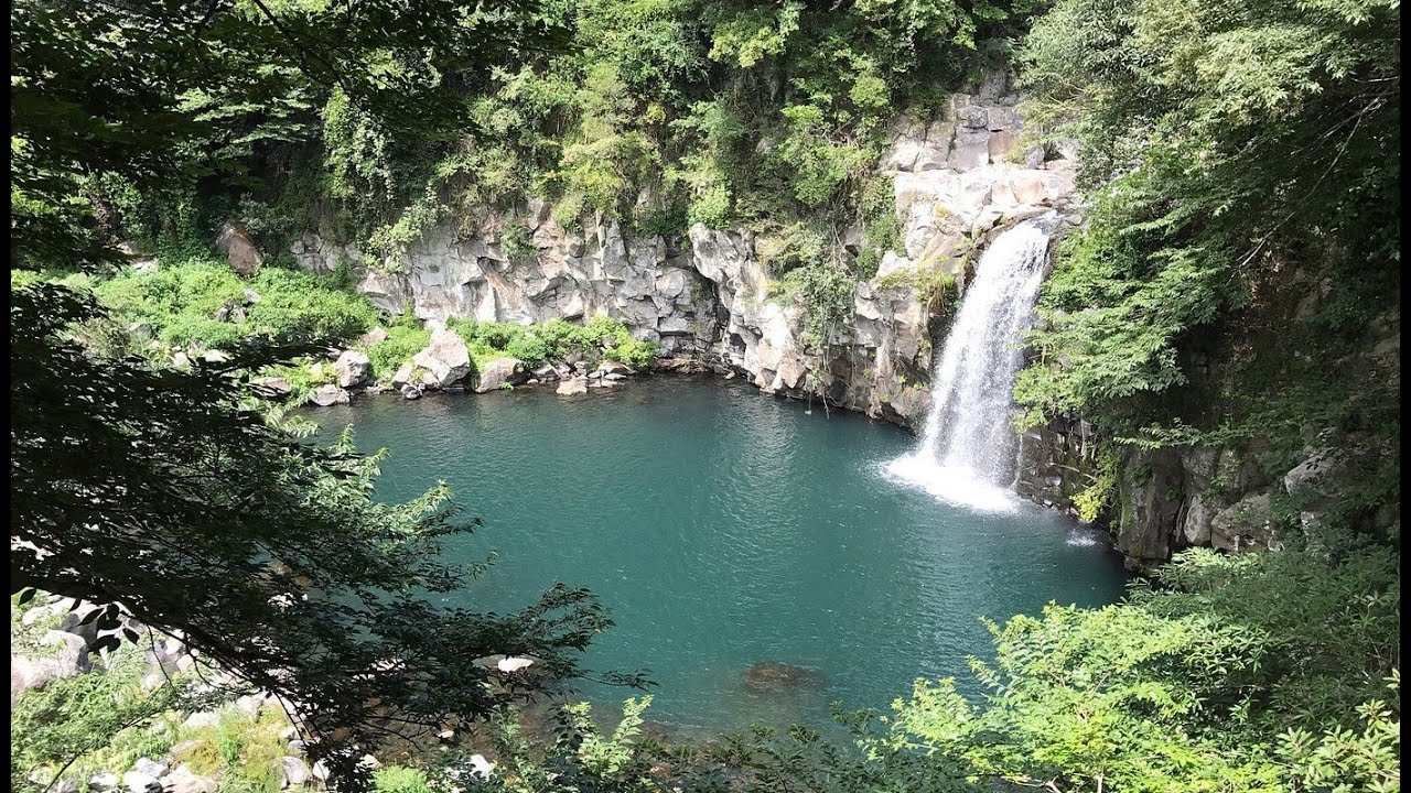 JEJU SUPER PRETTY Waterfall! Cheonjiyeon Waterfall. Blue waters | EXPLORE | KOREA