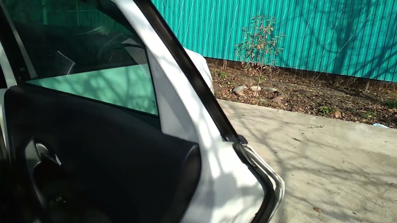 VW Polo Sedan - Как снять обшивку задней двери