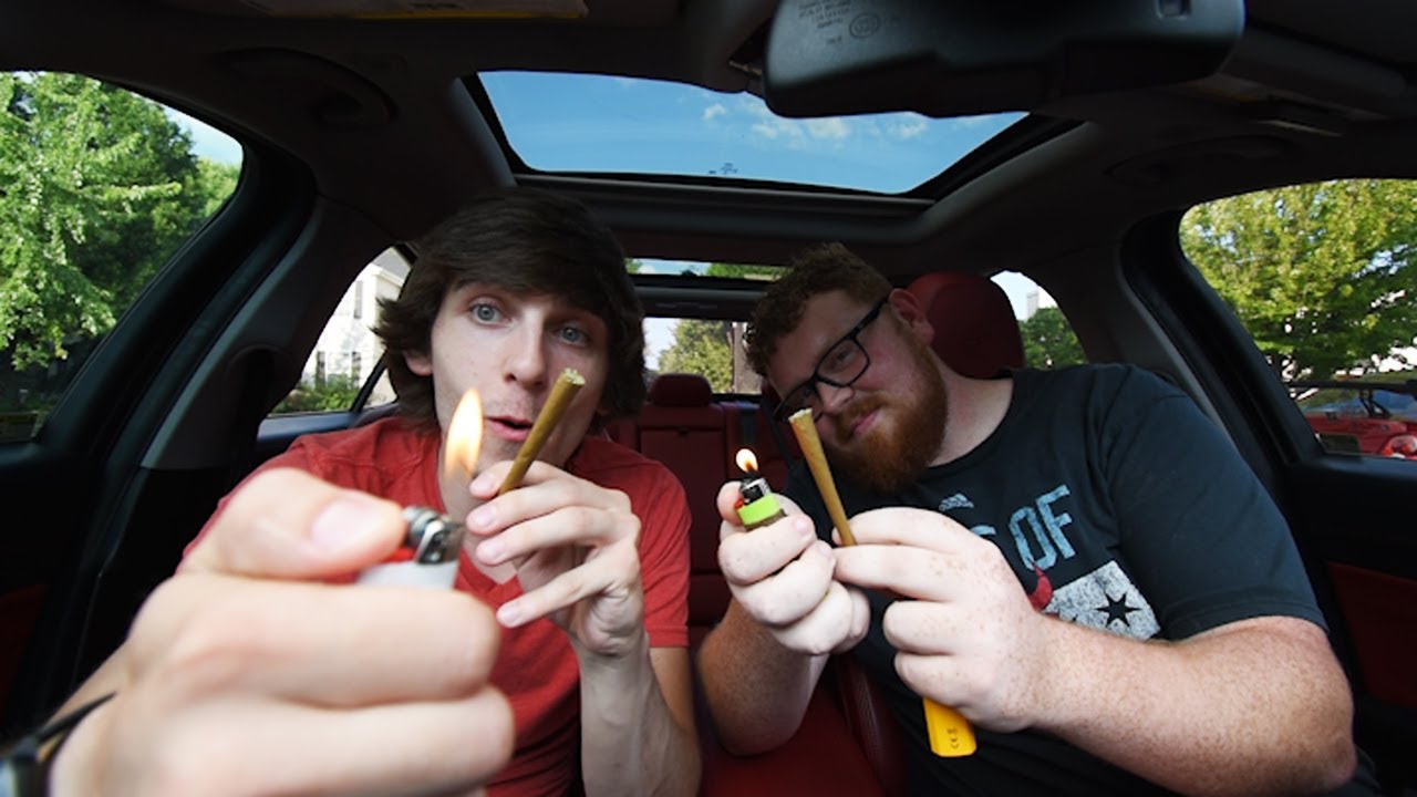 BLUNT RACE HOTBOX! (SMOKE SESH) **Challenge Accepted**
