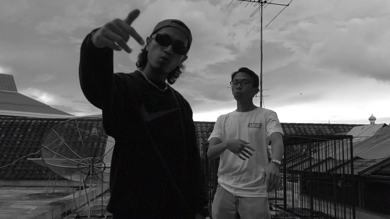 Riff & Swanz - Tak Peduli (Official Music Video) | Under Control