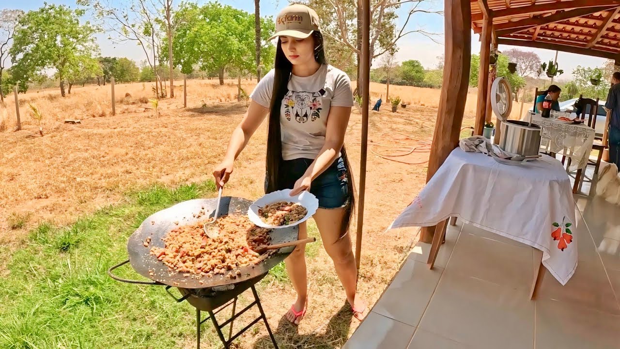 ALMOÇO NA ROÇA 🍃 | FEIJAO TROPEIRO E BEZERRO BRAVO