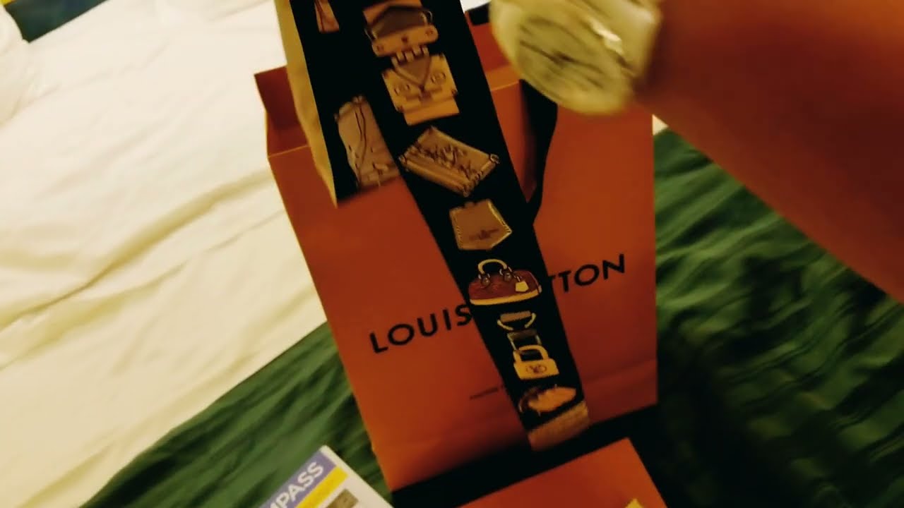 Unboxing LV !!! Duplicate post ! The Essentials LV bandeau !!