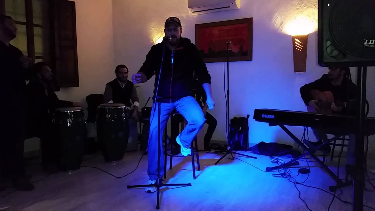 JUAN ROLDAN cantando SIENTATE A MI VERA
