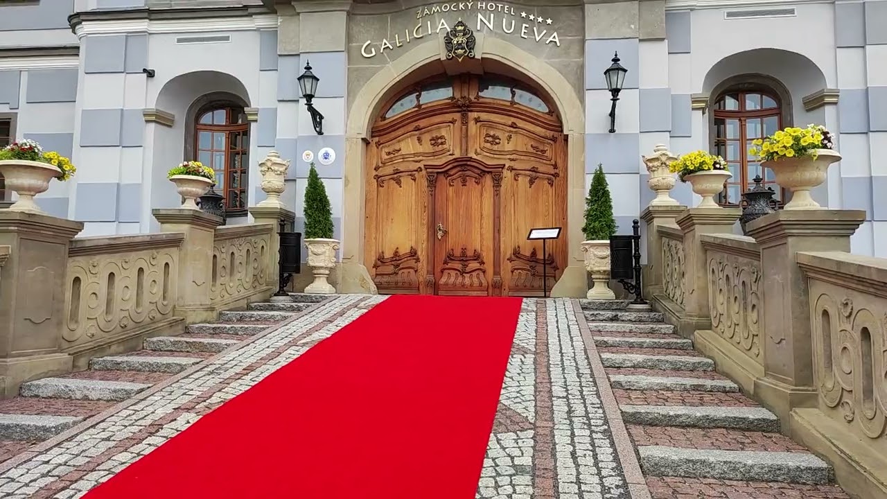 zámok Halič - exteriéry, umenie alebo rokokový gýč?