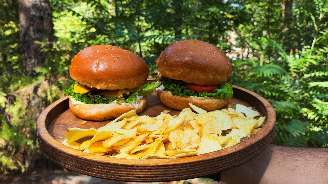 Make sponge Bob's hamburger in the jungle 😋🍔
