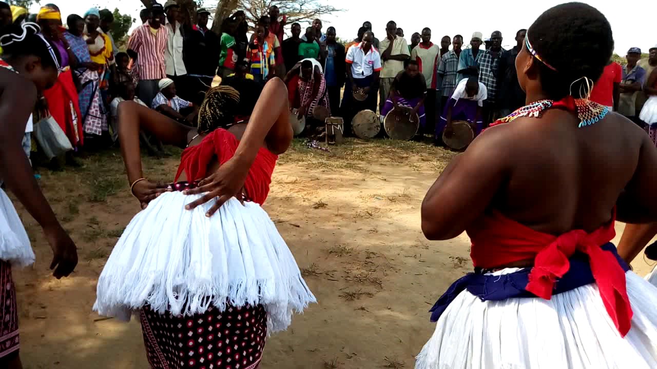 mabumbumbu ga bombolulu wakicheza mariakani