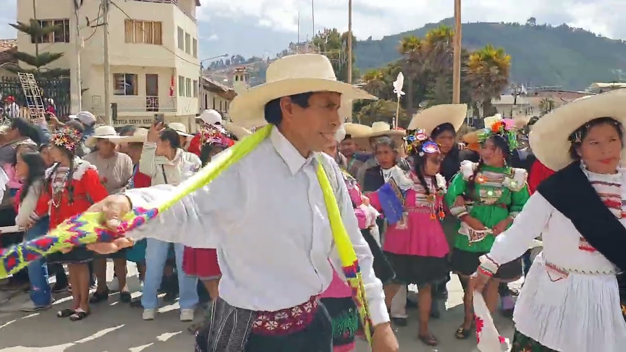Danzas huamachuquinas bailan en el retorno de la procesión de la Virgen de la Alta Gracia