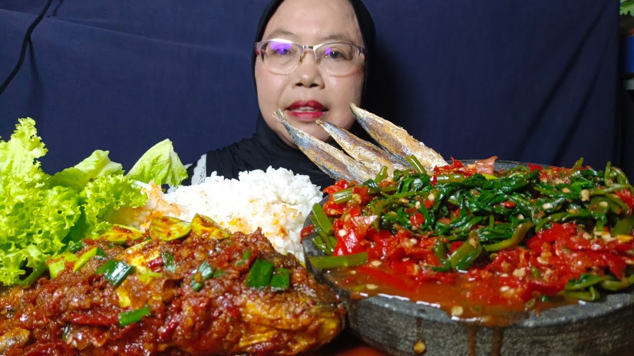 Rujak kangkung pedes mercon sambel pete ikan mas ikan asin rebus lalapan daun selada kerupuk