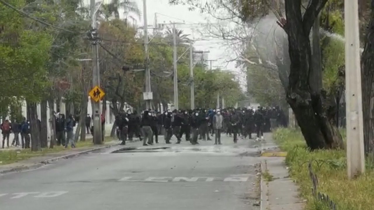 Gobierno anuncia querella por hechos de violencia fuera del INBA que dejaron seis heridos