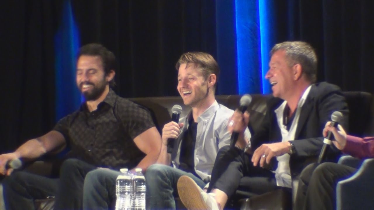 The Gotham Stars Come Out at Wizard World Chicago