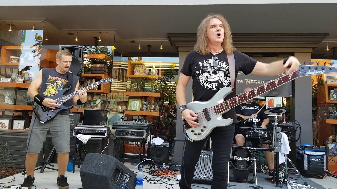 Megadeth bassist, David Ellefson, performs "Peace Sells" with Woke Up Dead