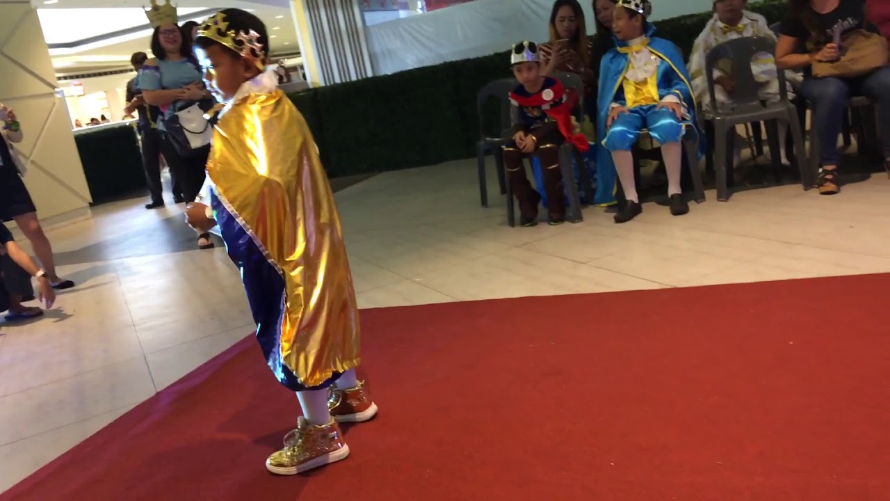 Three kings costume contest