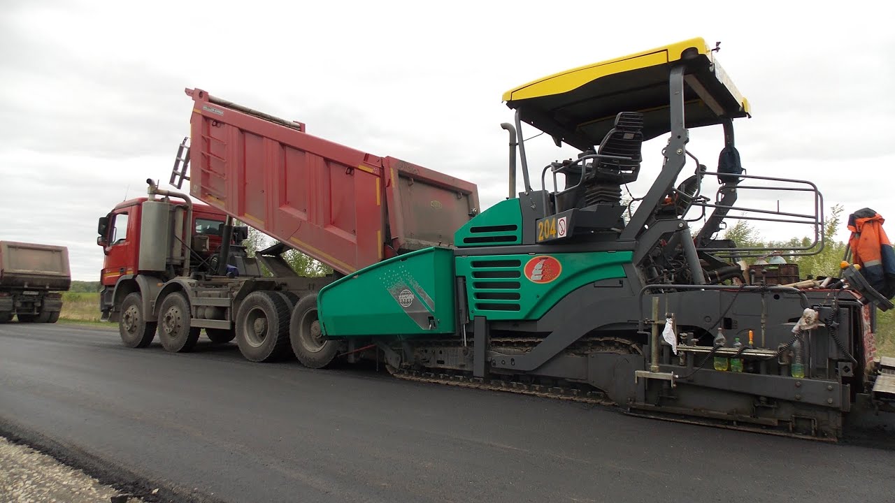 Asphalt paving 2015: Vögele Super 1900-2 and  Mercedes Actros MPIII