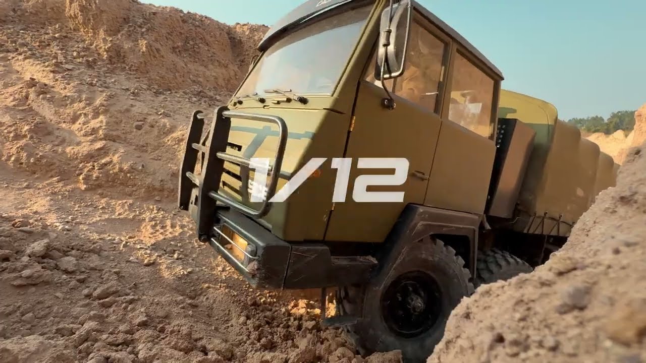 CROSSRC圧倒的な存在感 1/12スケール 8×8 超大型オフロード・シミュレーション・トラック （RTRキット）最高峰の 8輪駆動（8WD）重工業トラック全長は約 70cm