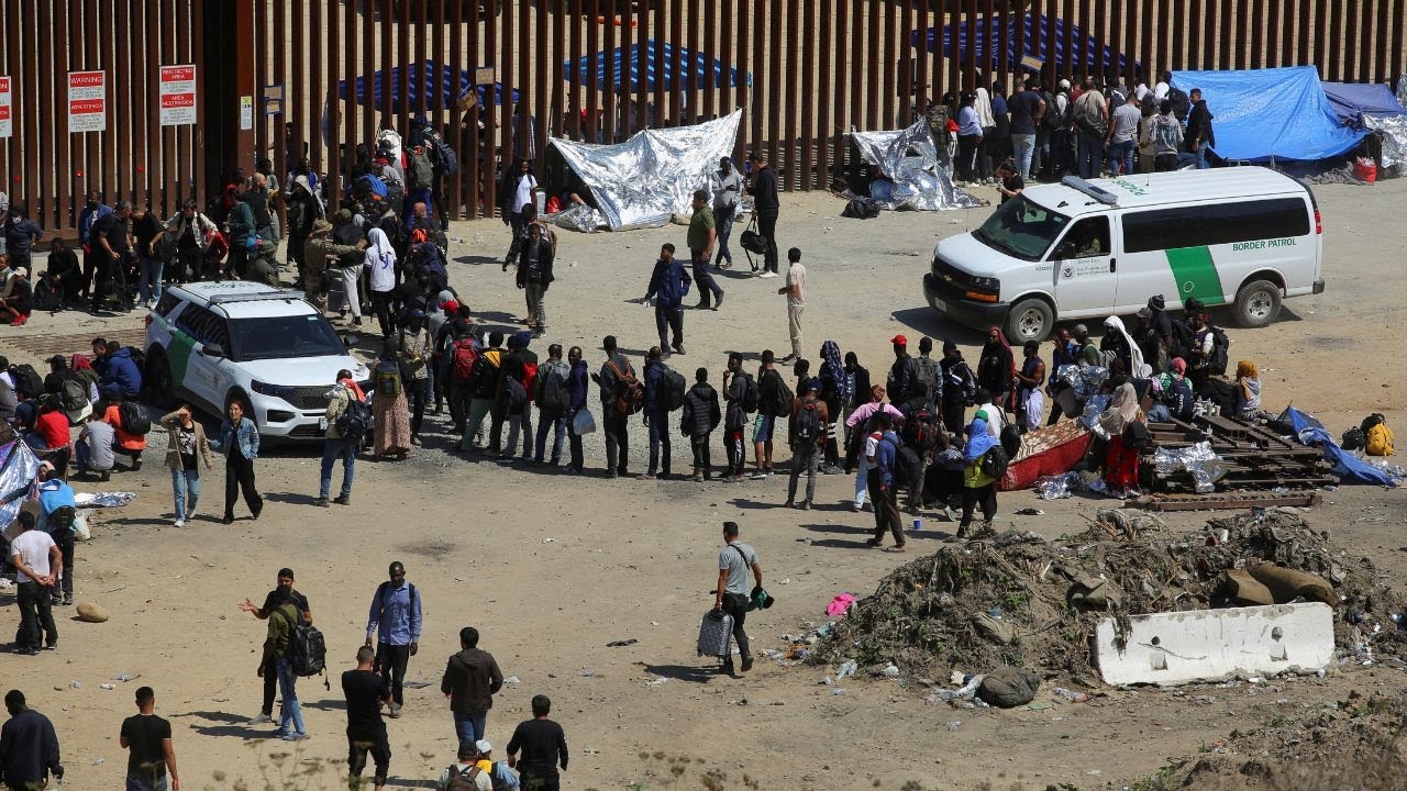 Cierran garita en Tijuana ante incremento de solicitantes de asilo