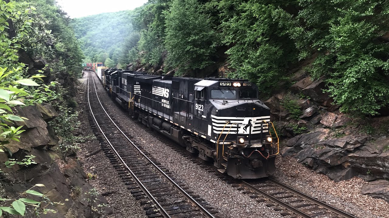 The last of the Norfolk Southern 36T/37T trains on the Upper Lehigh Line