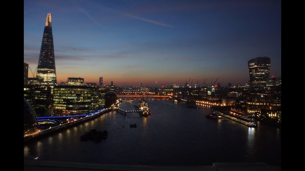 5.7K 360 Video: View from London's Famous Bridges (stunning views)
