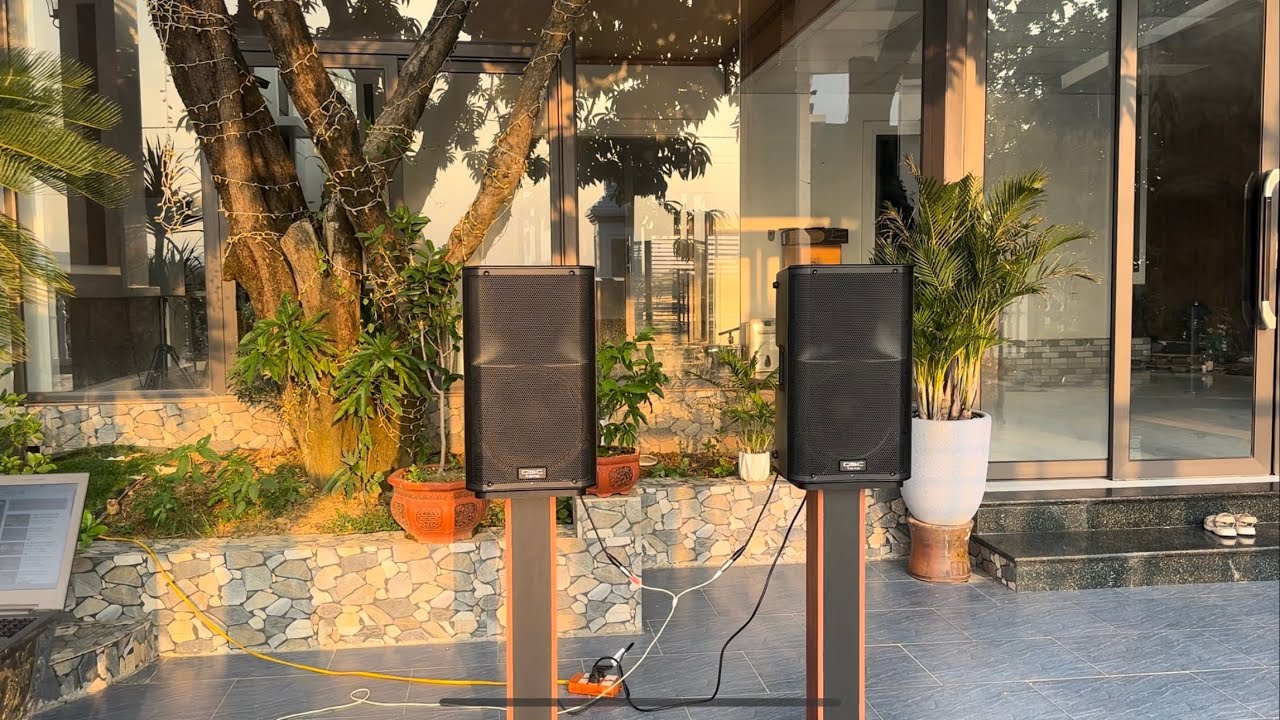 QSC K12 n&oacute; ho&agrave;n thiện cỡ n&agrave;o? Đ&aacute;nh mộc duy nhất 1 cặp kh&ocirc;ng gian ngo&agrave;i trời. Ph&ecirc; 0989160695