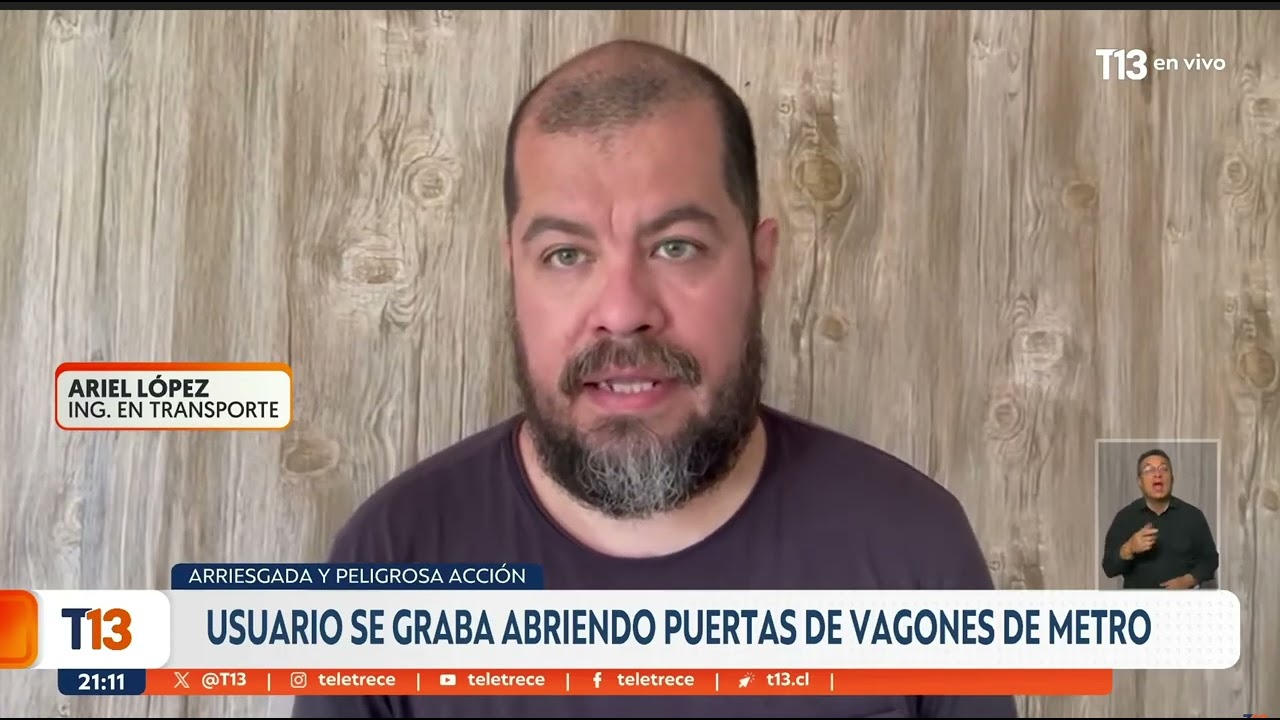 Usuario se graba abriendo las puertas de los vagones del Metro de Santiago