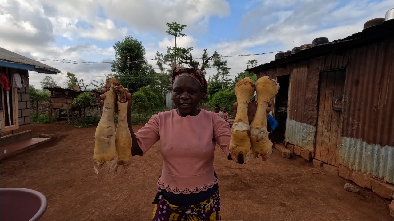 Village life Africa 🌍 planting fruit 🍓🍑 trees, cooking cow hooves soup and cassava 
