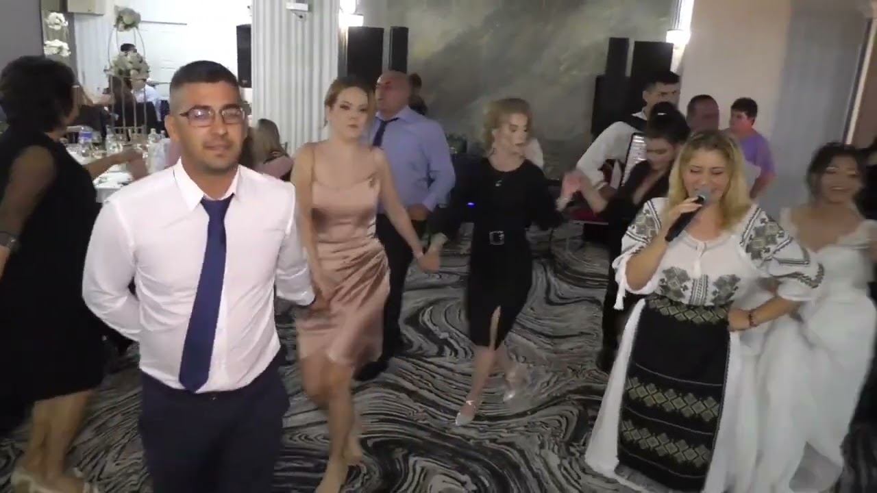 Livia Tudosie si Acustic Dragasani