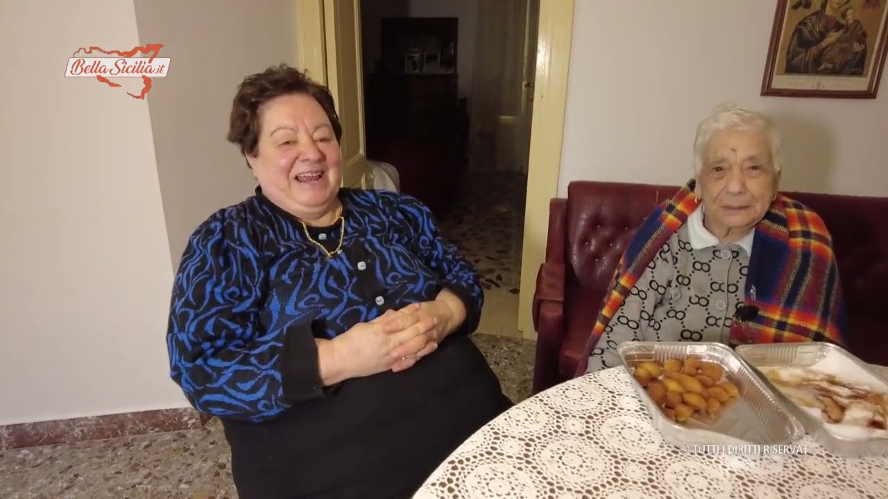 Prepara le chiacchiere per la madre 95enne, l'emozione a fine video
