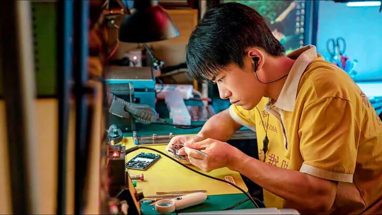 Started as a Phone Repairman, Ended Up Becoming The Richest Man Of China