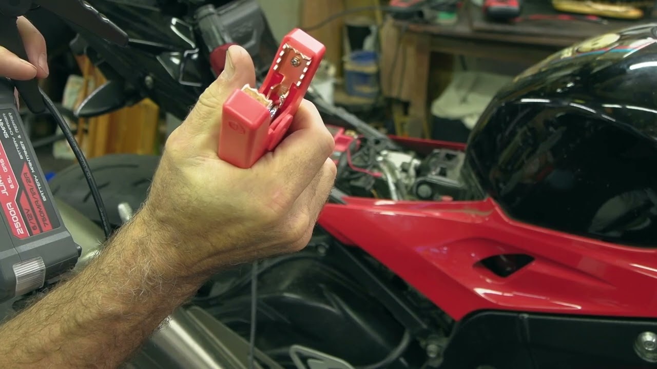 LokiThor JC400 Jump/Charger Demo It's got a compass!