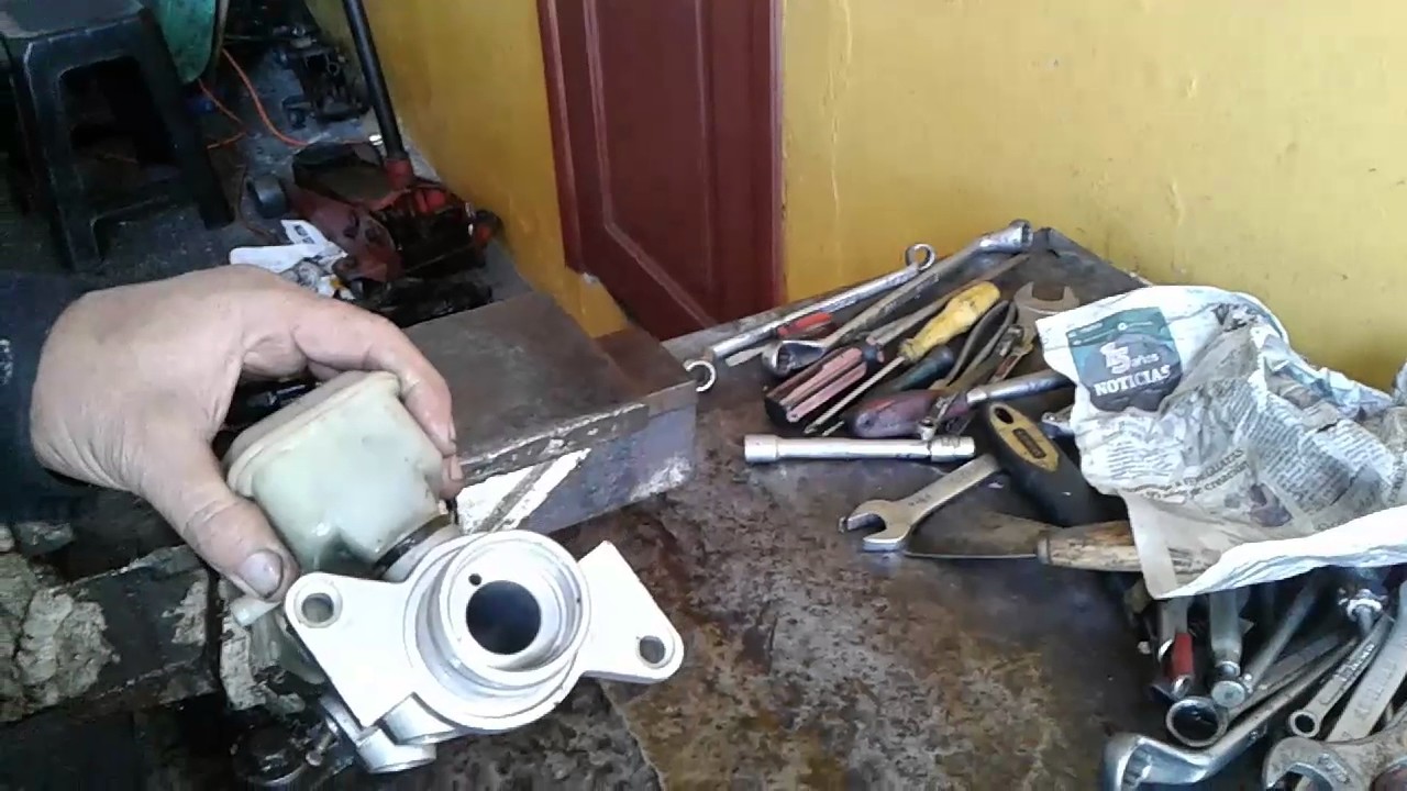 CHEVROLET AVEO 2010 COMO REPARAR CILINDRO PRINCIPAL DE FRENOS QUE EL PEDAL SE VA HASTA ABAJO