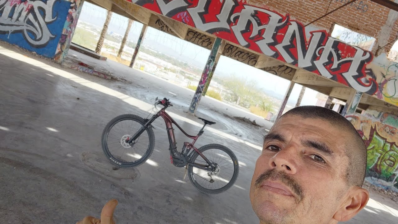De ruta en bici en el antiguo casino de la Comisión en Hermosillo sonora 