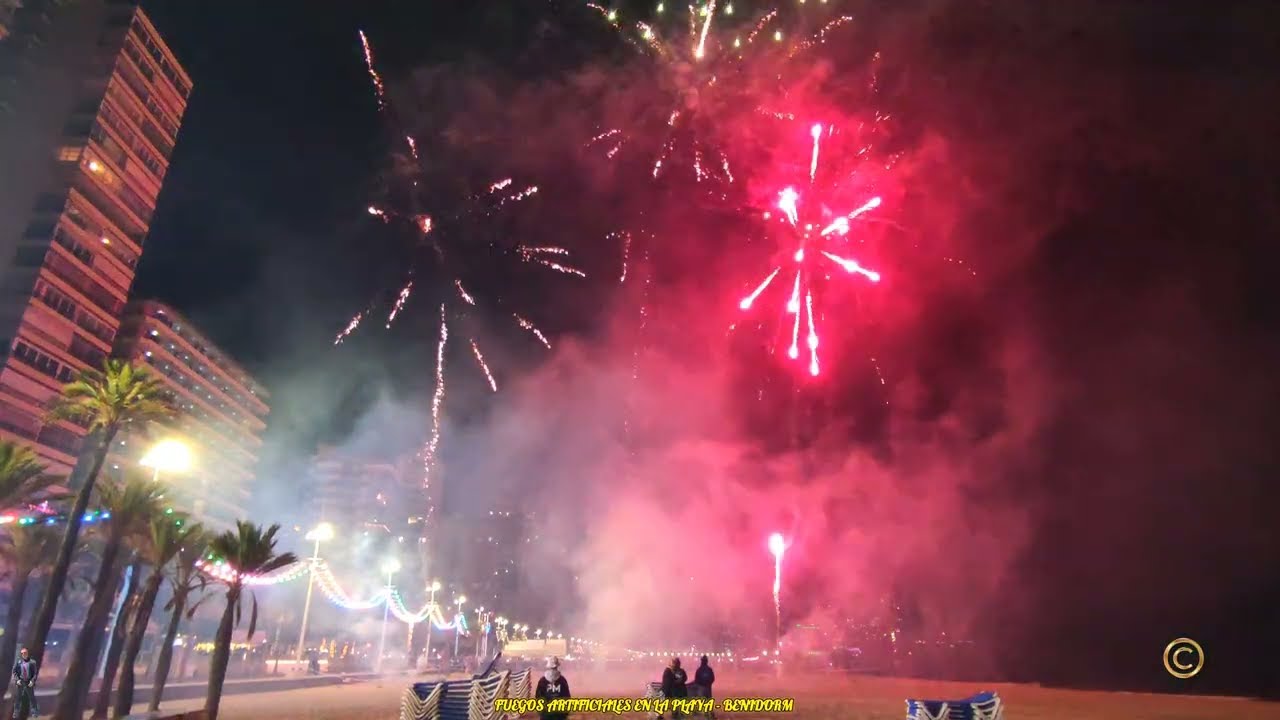 4K FUEGOS ARTIFICIALES EN LA PLAYA 